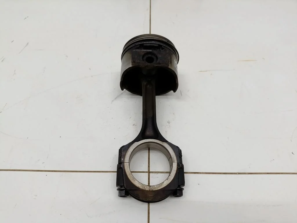 Поршень с шатуном Renault Logan Stepway 2 2020 L52