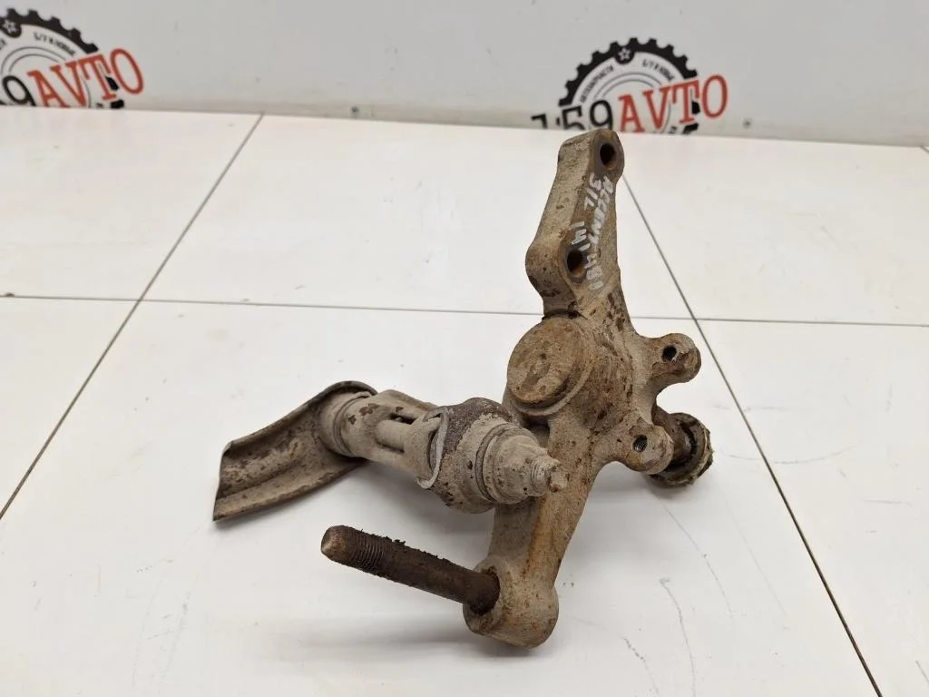 Кулак поворотный задний левый Hyundai Accent LC