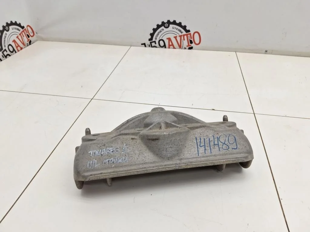 Кронштейн амортизатора Volkswagen Touareg 1 GP