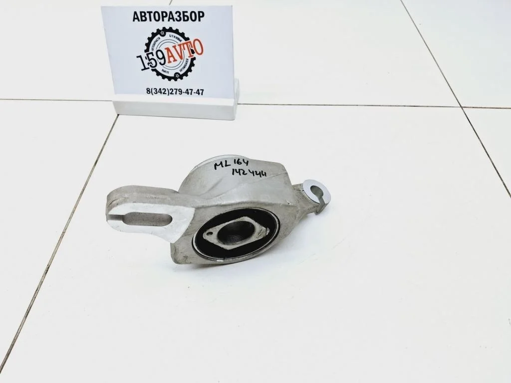 Сайлентблок переднего рычага задний левый Mercedes-Benz ML-Class W164