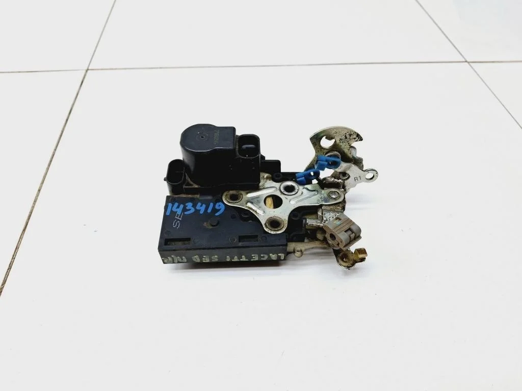 Замок двери передней правой Chevrolet Lacetti J200