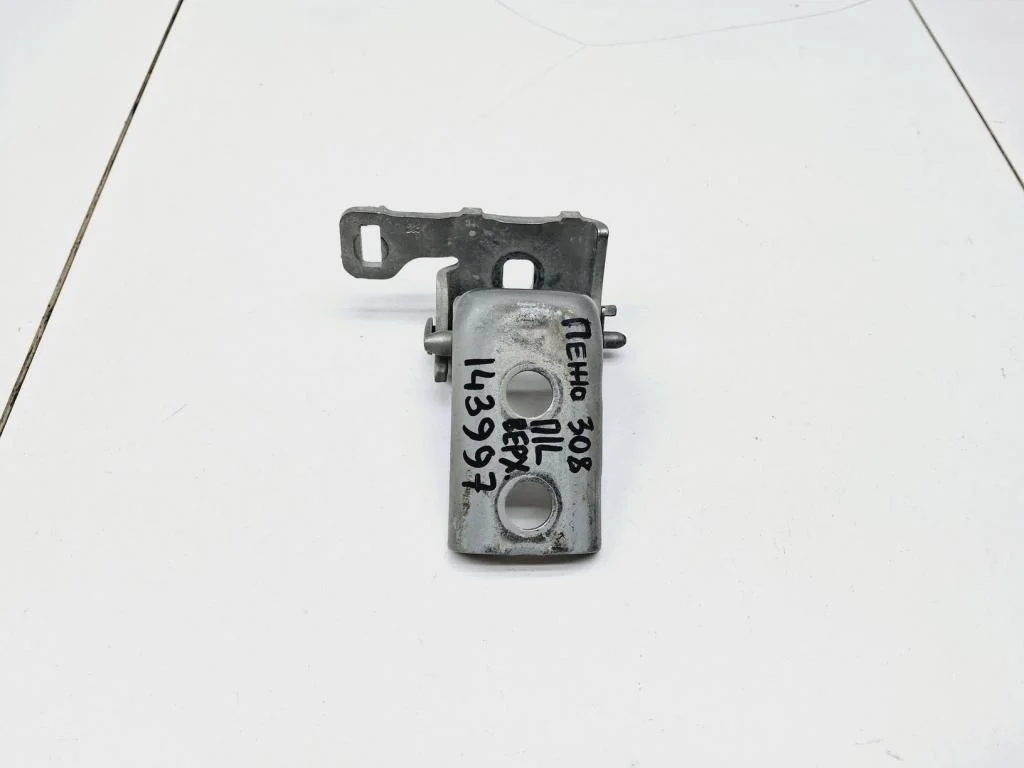 Петля двери передней левой верхняя Peugeot 308 2010 (T7)