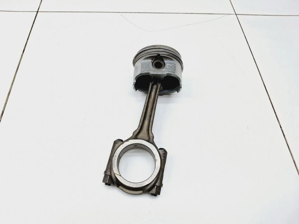 Поршень с шатуном Peugeot 207