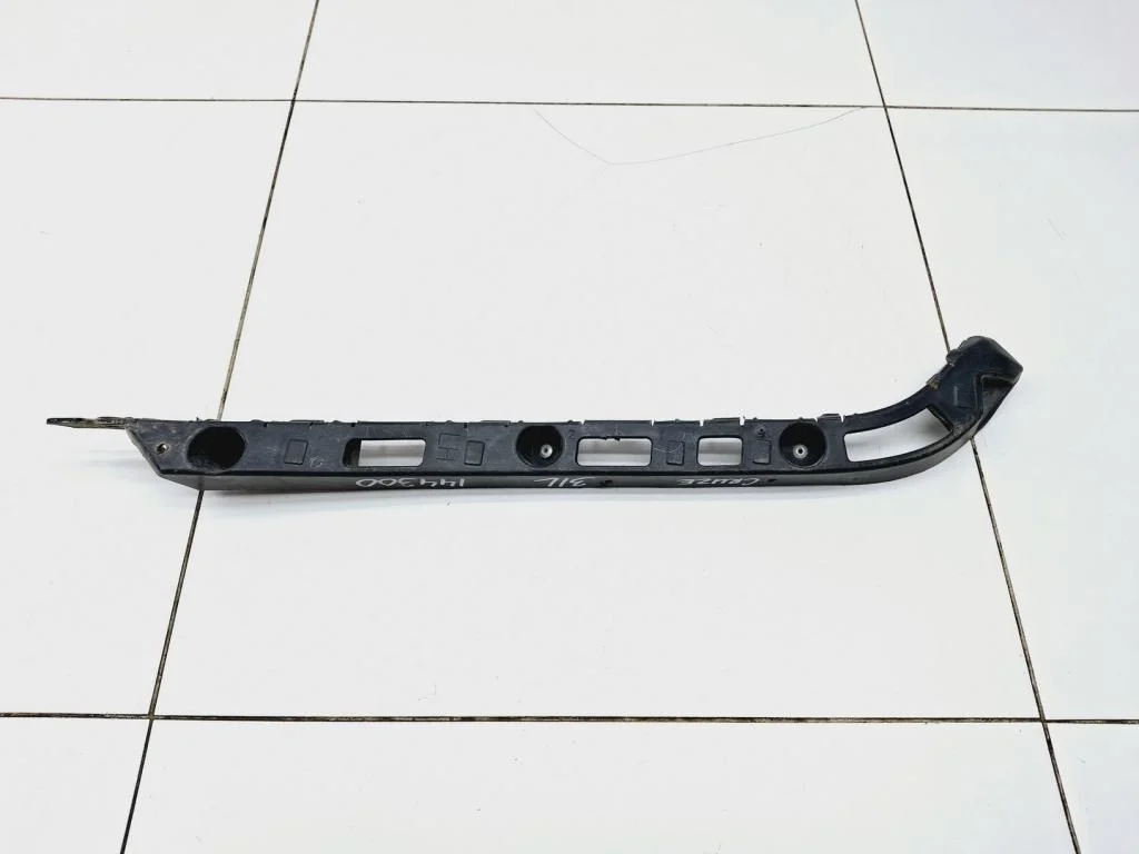 Кронштейн заднего бампера левый Chevrolet Cruze 2010 (J300)