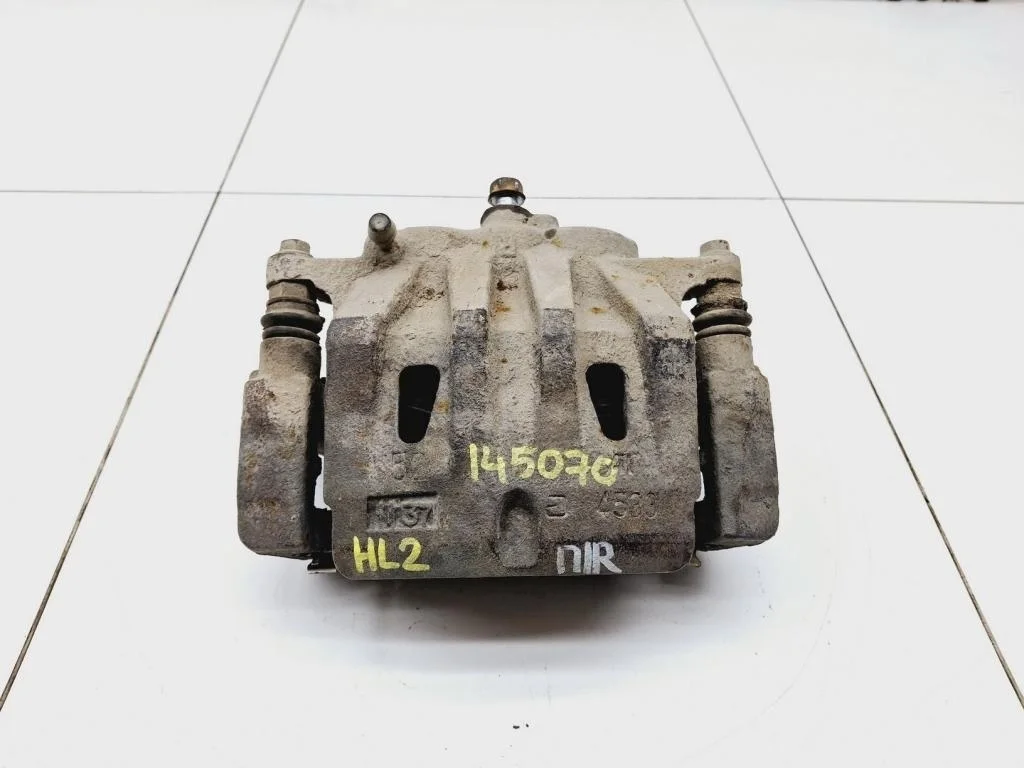 Суппорт передний правый Toyota Highlander 2 2011 XU40