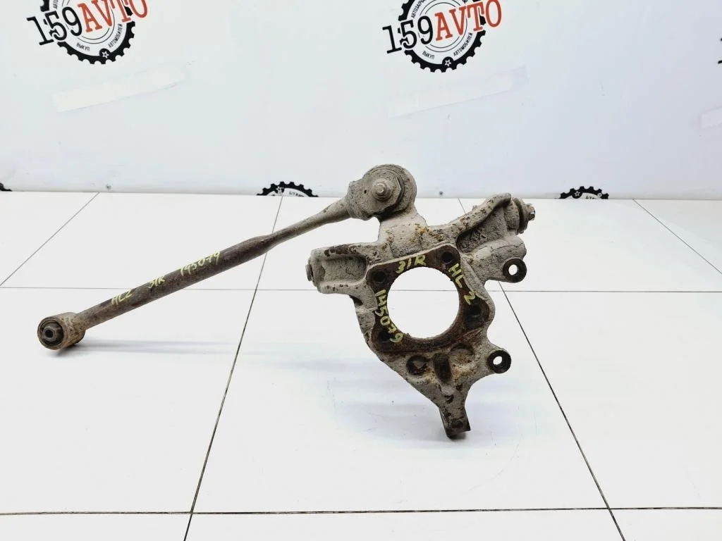 Кулак поворотный задний правый Toyota Highlander 2011 (XU40)