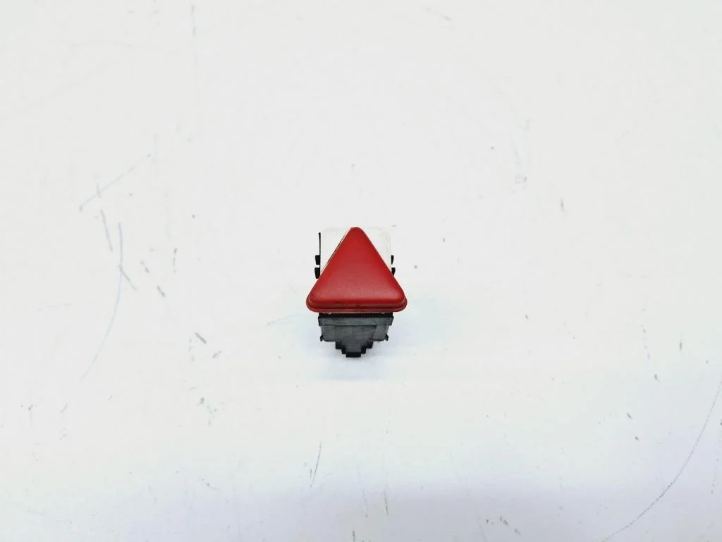 Кнопка аварийной сигнализации Skoda Fabia 1 6Y