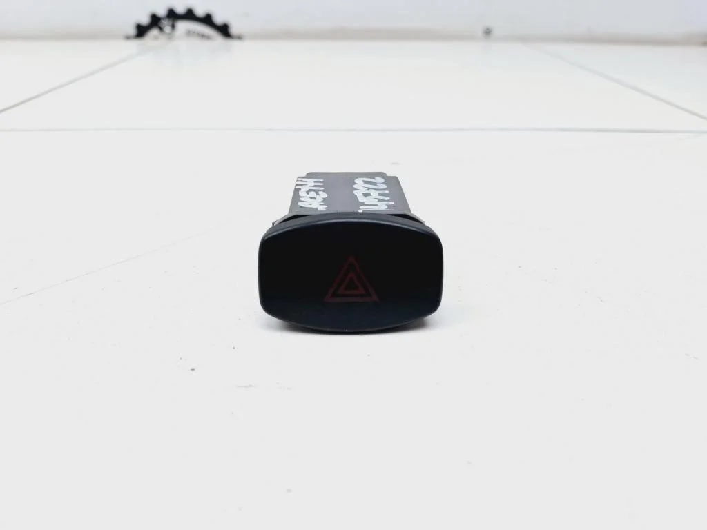 Кнопка аварийной сигнализации Chevrolet Lacetti 2012 J200