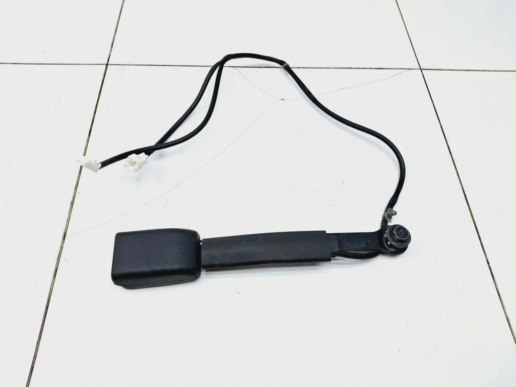 Ответная часть ремня безопасности Nissan X-Trail 2011 T31