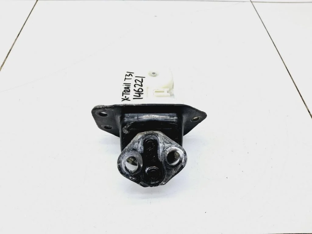 Замок багажника Nissan X-Trail 2011 (T31)