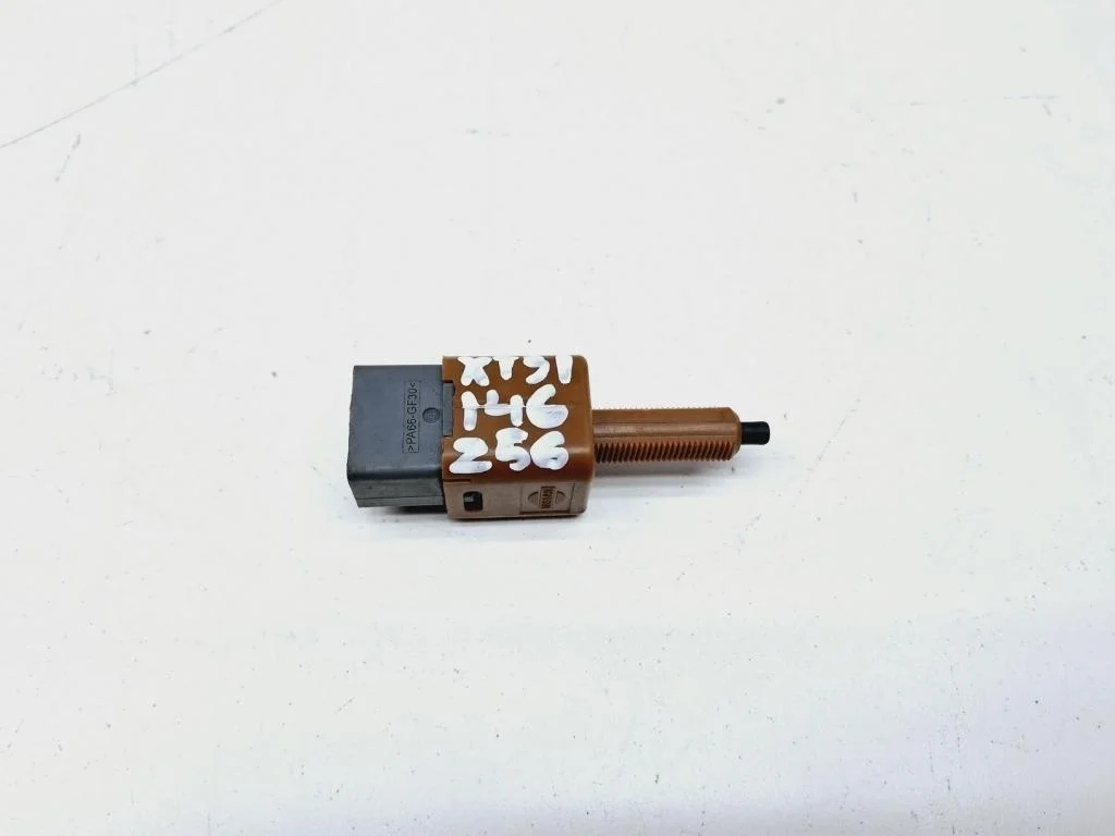 Датчик включения стопсигнала Nissan X-Trail 2011 T31