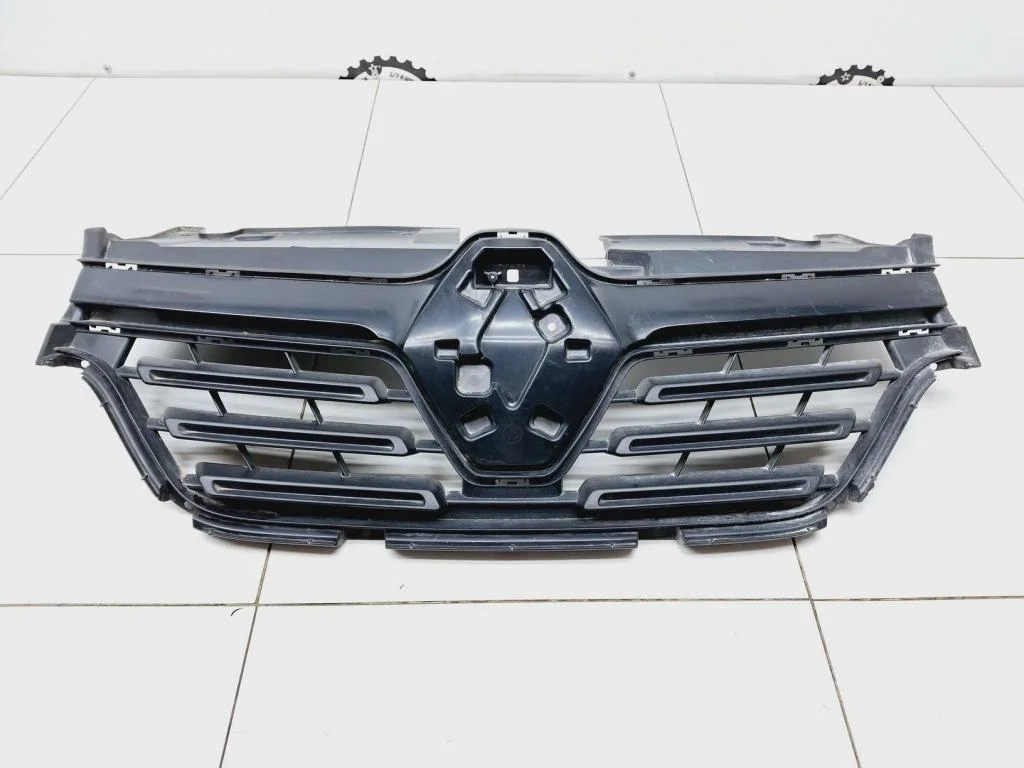 Решетка радиатора Renault Logan 2