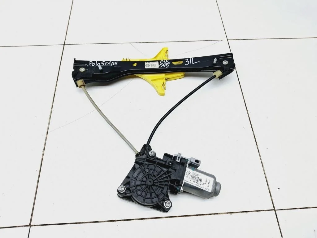 Стеклоподъемник задний левый Volkswagen Polo 5