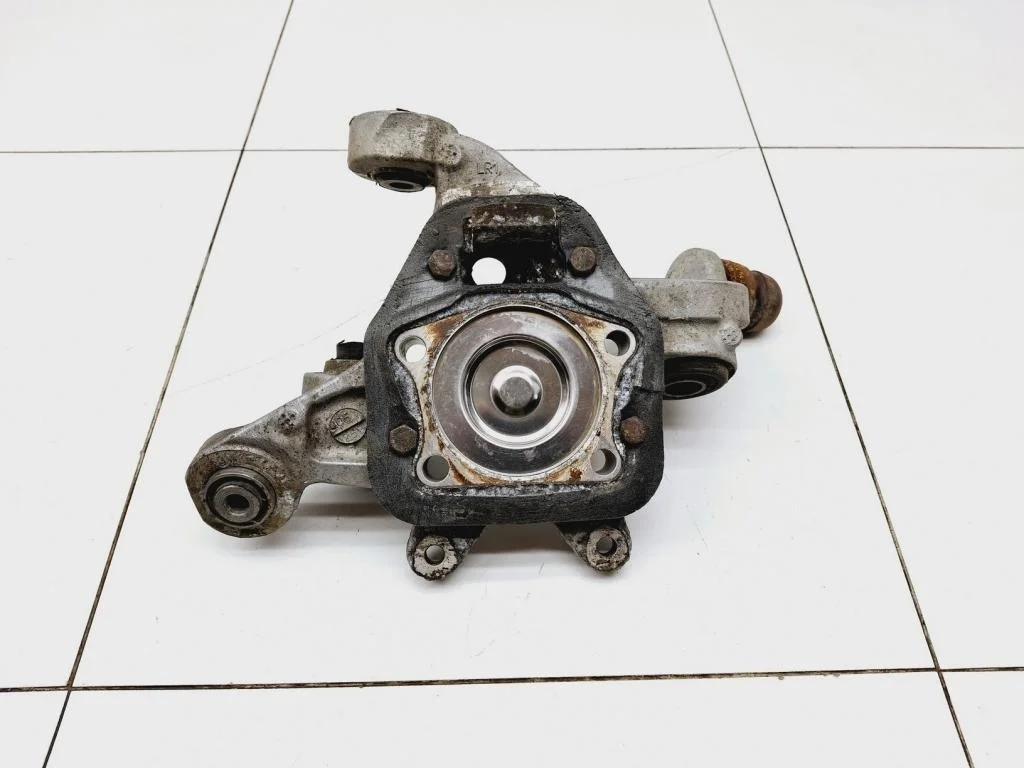 Кулак поворотный задний правый Volvo S60 1 2006 P24