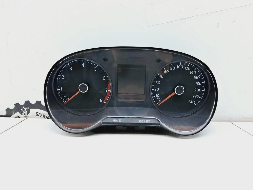 Панель приборов Volkswagen Polo 5