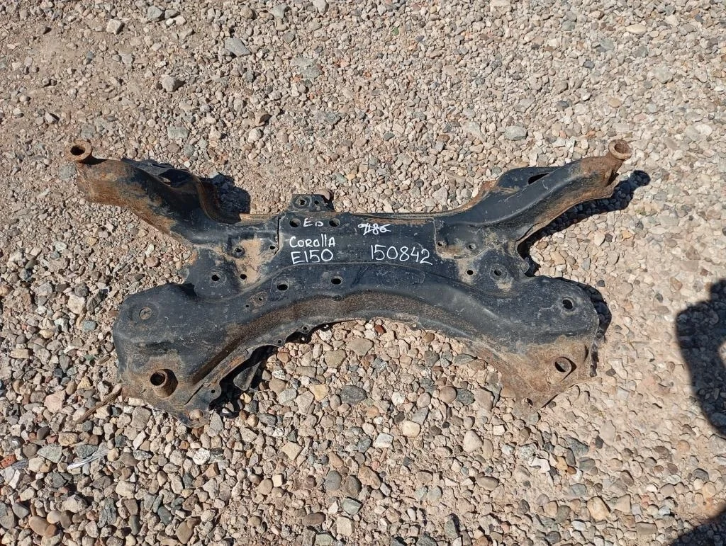 Балка подмоторная Toyota Corolla E150
