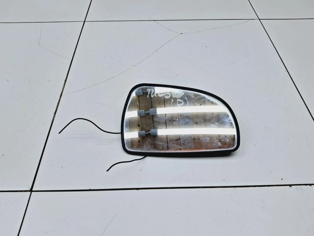 Стекло зеркала правое Hyundai Tucson 2008 (JM)