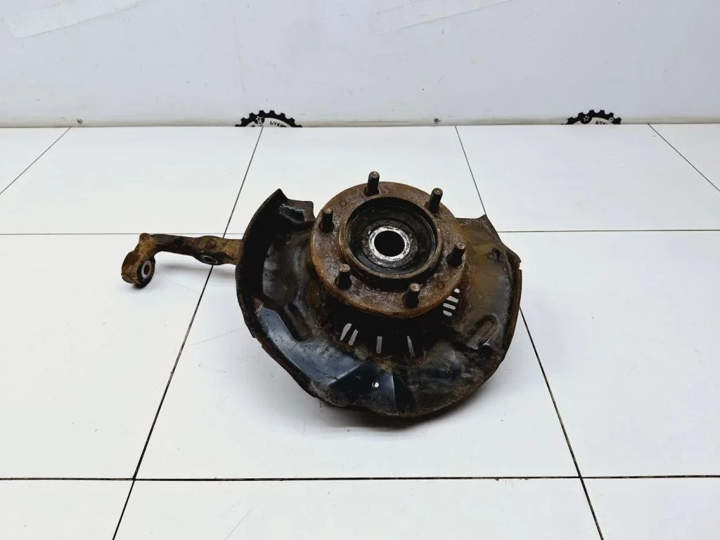 Кулак поворотный передний левый Toyota Hilux 7 2012 AN10, AN20, AN30
