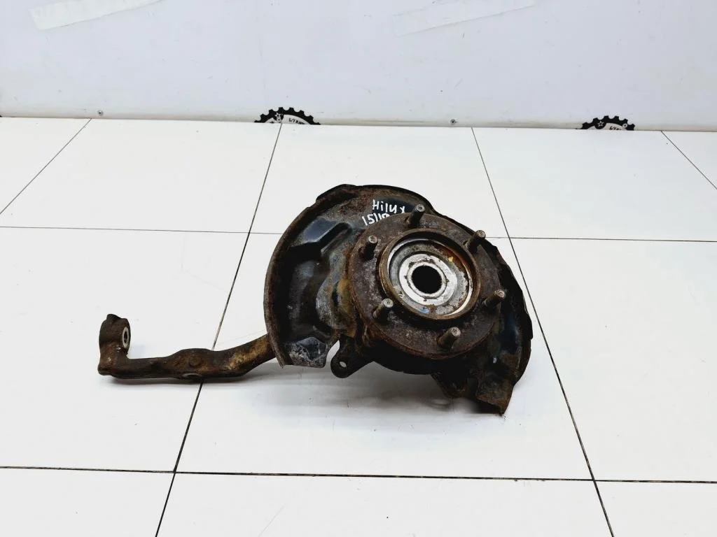 Кулак поворотный передний правый Toyota Hilux 7 2012 AN10, AN20, AN30