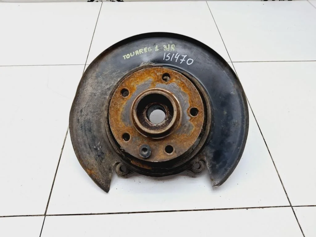 Кулак поворотный задний правый Volkswagen Touareg 2007 (7L)