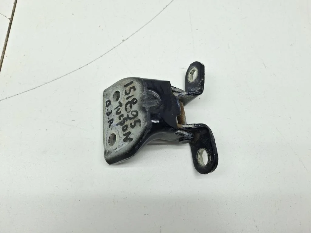 Петля двери задней правой верхняя Hyundai Tucson 2008 (JM)