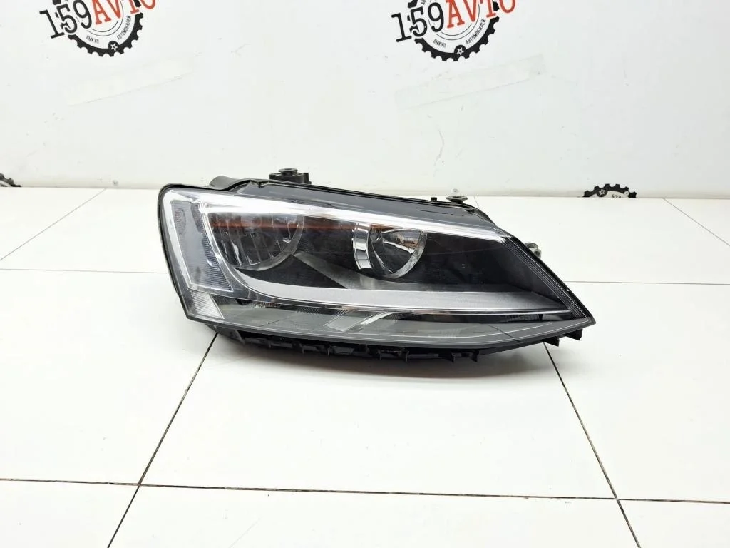 Фара правая Volkswagen Jetta (A6)