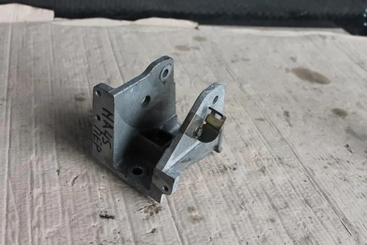 Б.у. кронштейн опоры двигателя MITSUBISHI GRANDIS NA4W MITSUBISHI GRANDIS NA4W