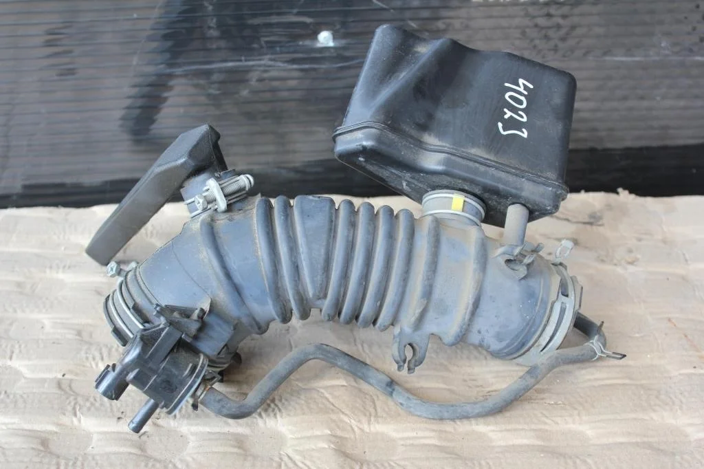 Б.у. патрубок воздушного фильтра TOYOTA CAMRY V40 ACV40 TOYOTA CAMRY V40 ACV40