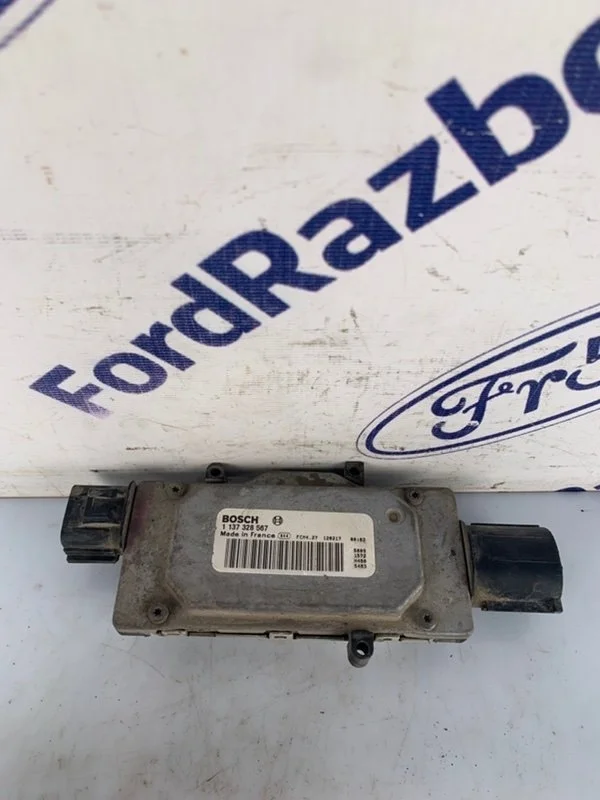 Блок управления вентилятором Ford Focus 3 2012 1137328567 CB8 1.6 (IQDB)