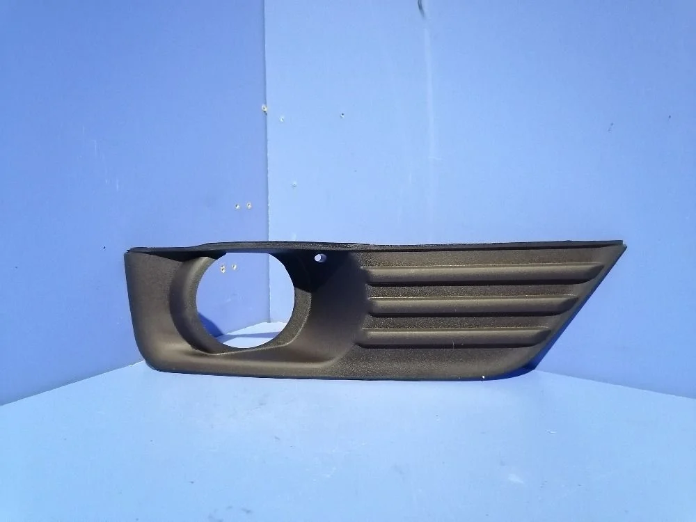 Решетка бампера правая (под ПТФ) Ford Focus II (2005—2008) 1337347