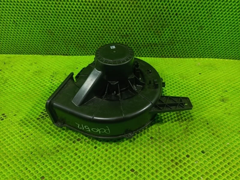 Моторчик печки Volkswagen Polo 5 2017 6R1819015 СЕДАН CWV