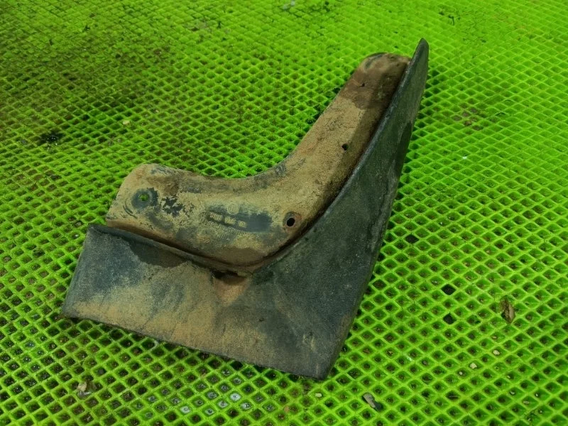 Брызговик задний правый Volkswagen Polo 5 2012 6RU075101 СЕДАН CFN