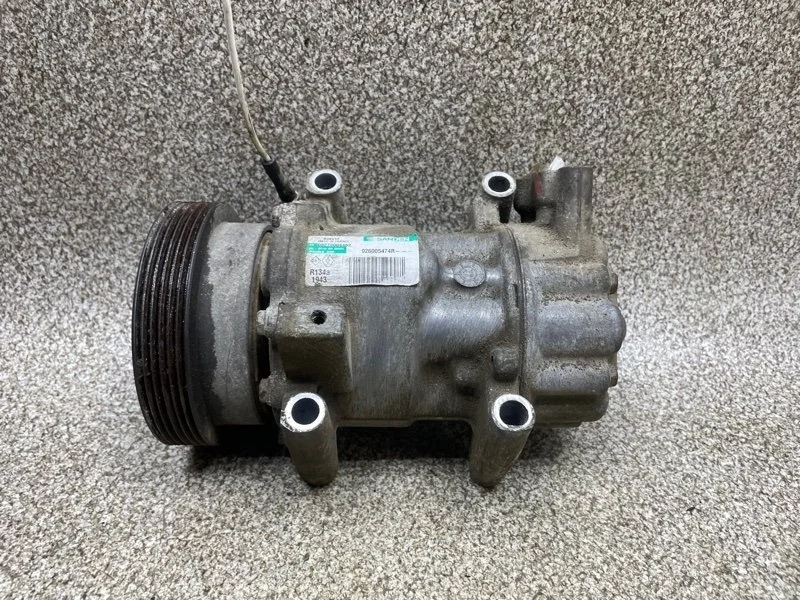 Компрессор кондиционера Renault Duster 2014 8201025121 1.6 K4MA690 MT
