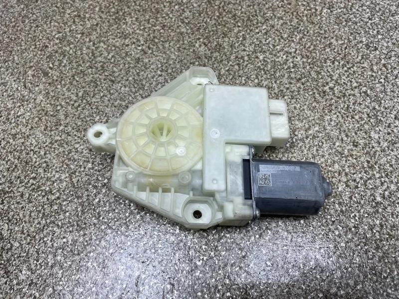 Моторчик стеклоподъемника Skoda Rapid 2021 5JA959812K 1.6 CWVB MT, передний правый