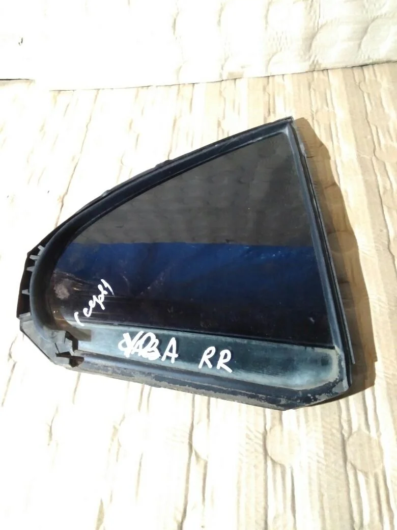 Б.у. форточка двери MITSUBISHI LANCER CY2A MITSUBISHI LANCER CY2A