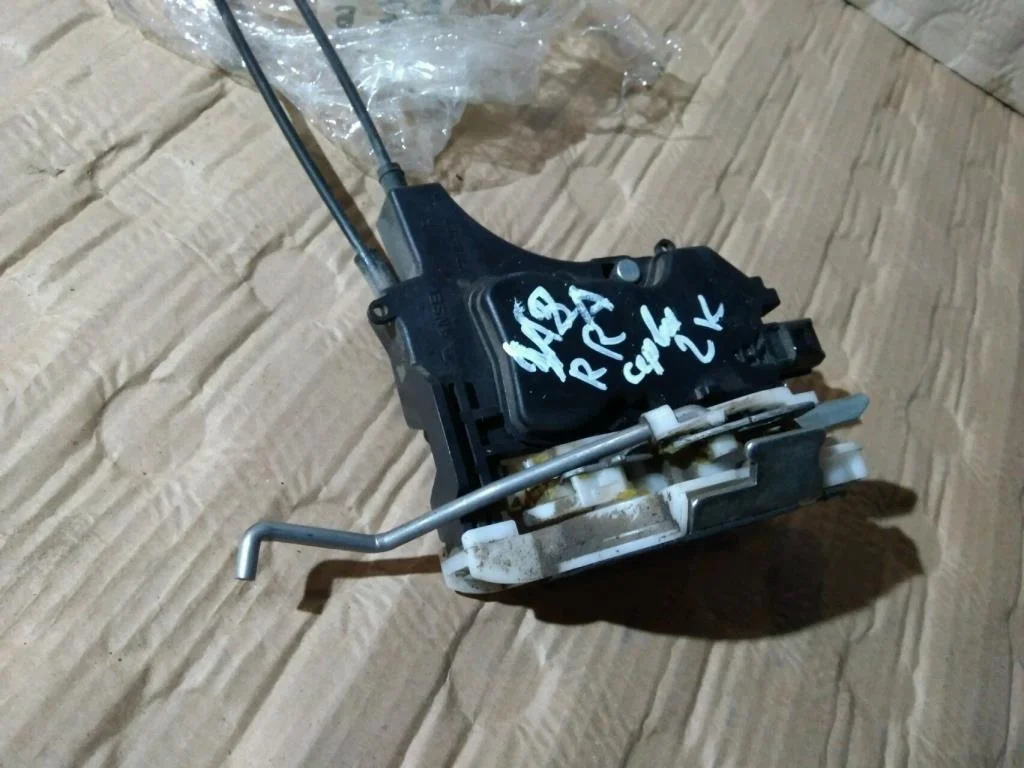 Б.у. замок двери MITSUBISHI LANCER CY2A MITSUBISHI LANCER CY2A