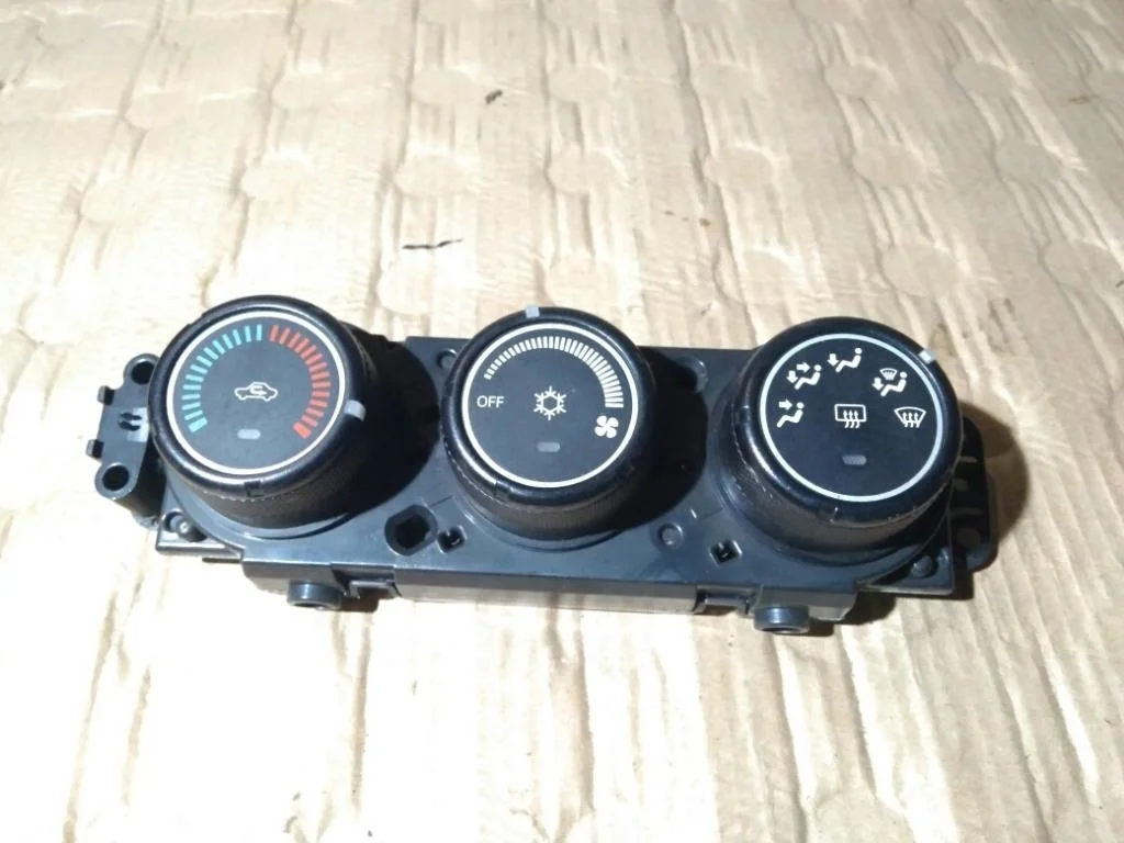 Б.у. блок климатконтроля MITSUBISHI LANCER CY2A MITSUBISHI LANCER CY2A