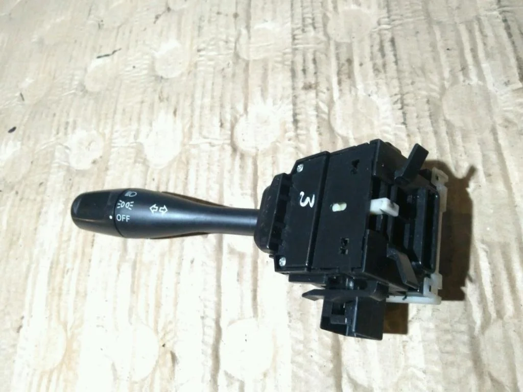 Б.у. переключатель света MITSUBISHI LANCER CS3A MITSUBISHI LANCER CS3A