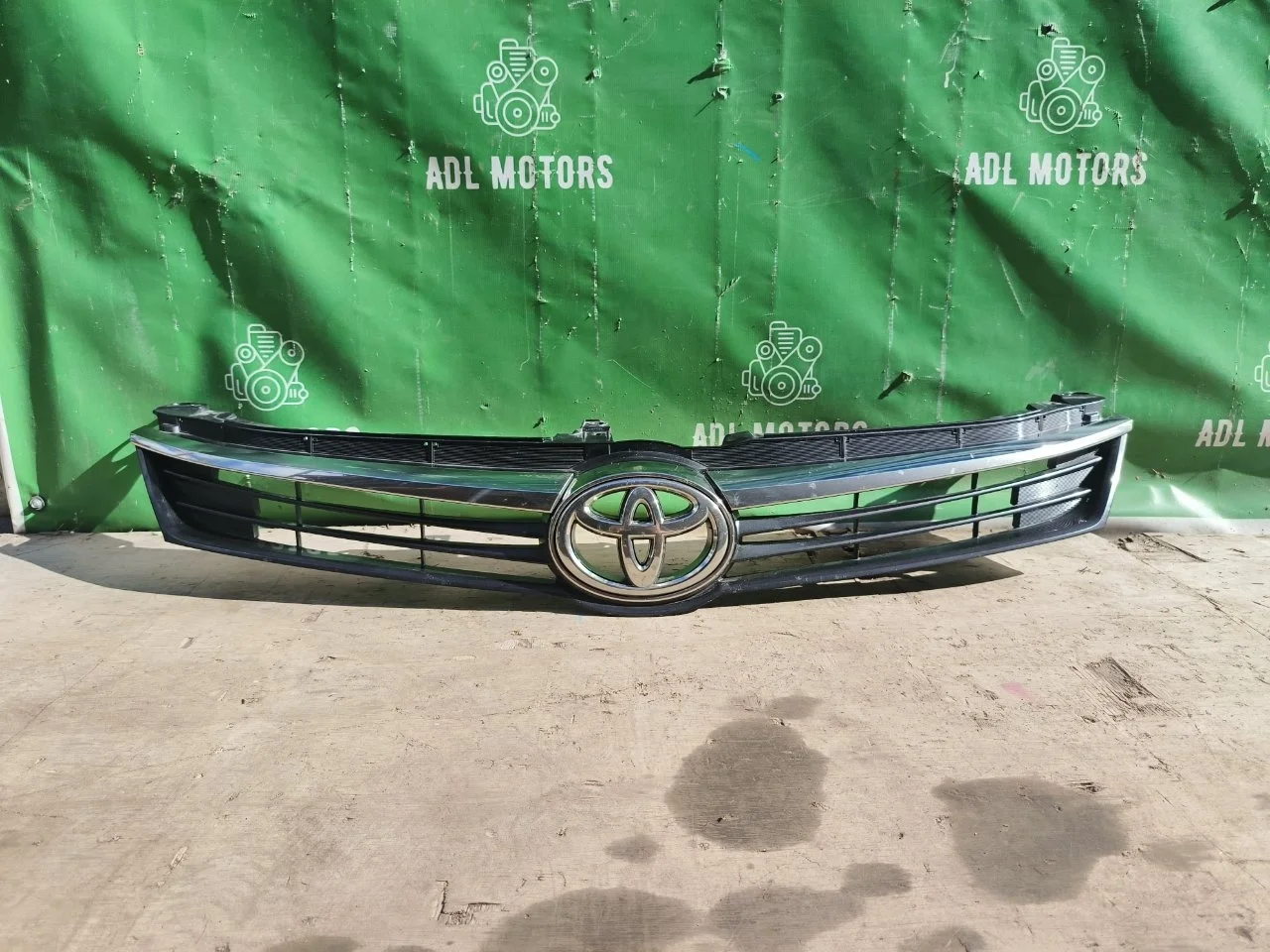 Решетка радиатора Toyota Camry 2014-2017 5310133510 55, передняя