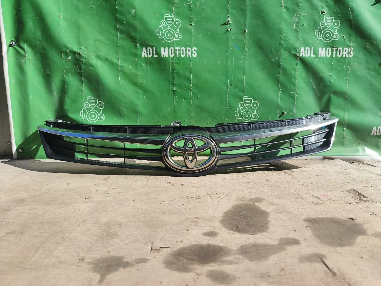 Решетка радиатора Toyota Camry 2014-2017 5310133510 55, передняя