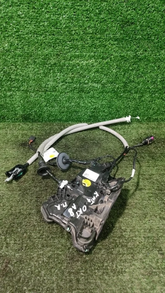 Замок двери Skoda Octavia 5TB837016E A8, передний правый
