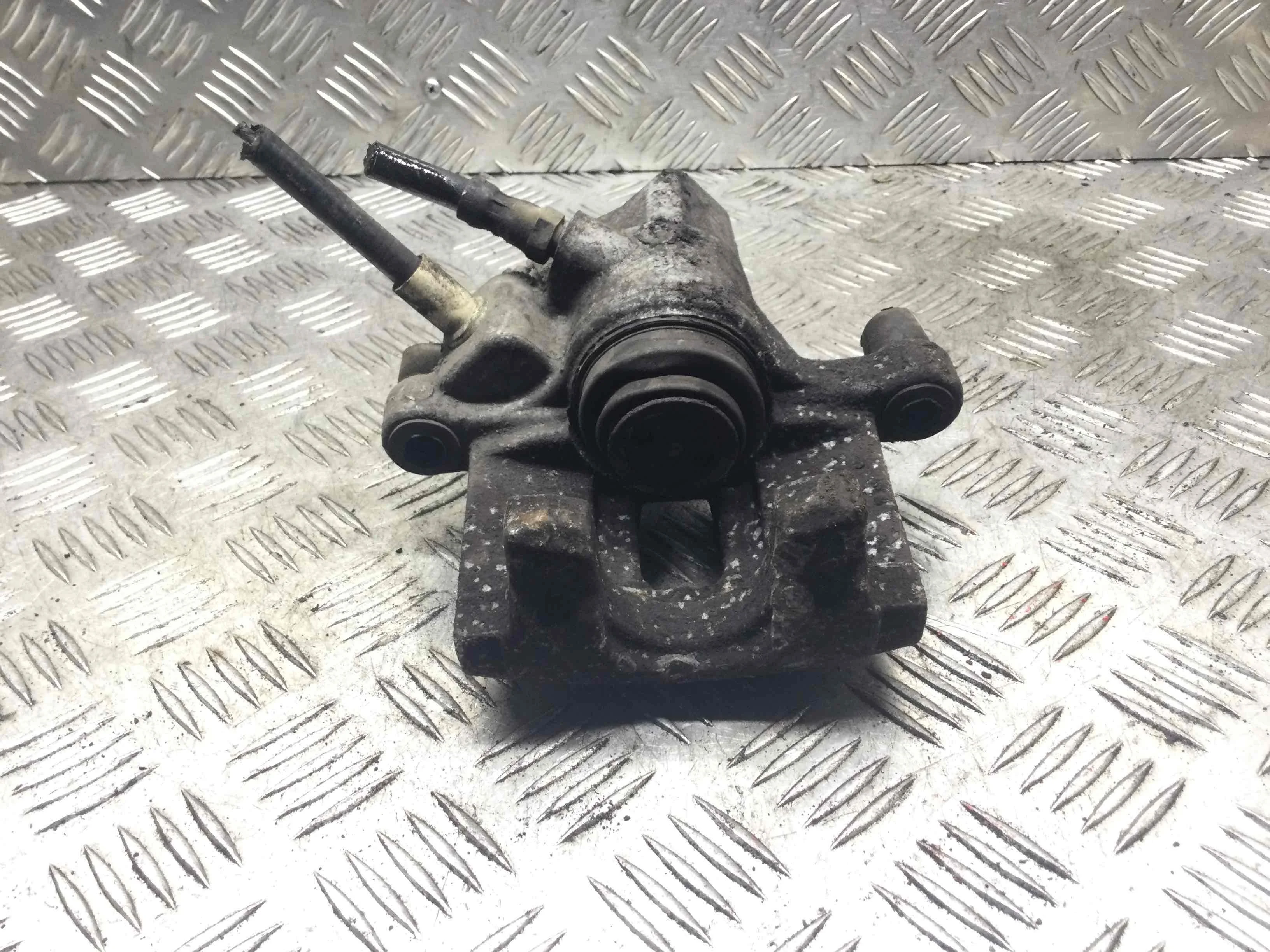 Суппорт задний правый Ford Focus 2 поколение (2005-2008) бензин 1.6 i Механика Универсал