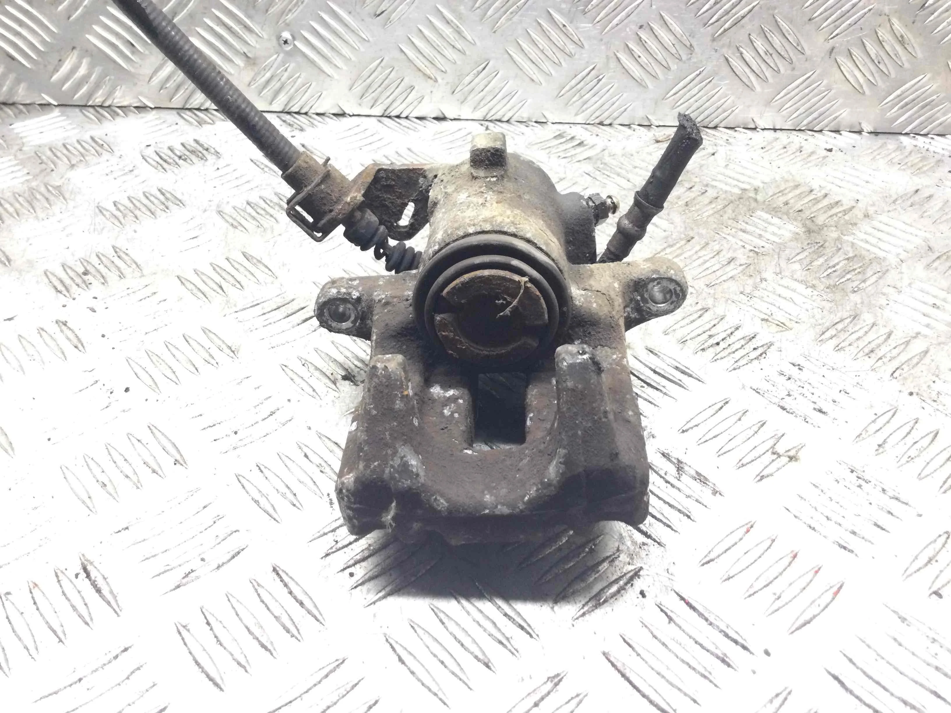 Суппорт задний левый Volkswagen Golf 4 поколение (1997-2004) бензин 1.6 i Механика Х/б