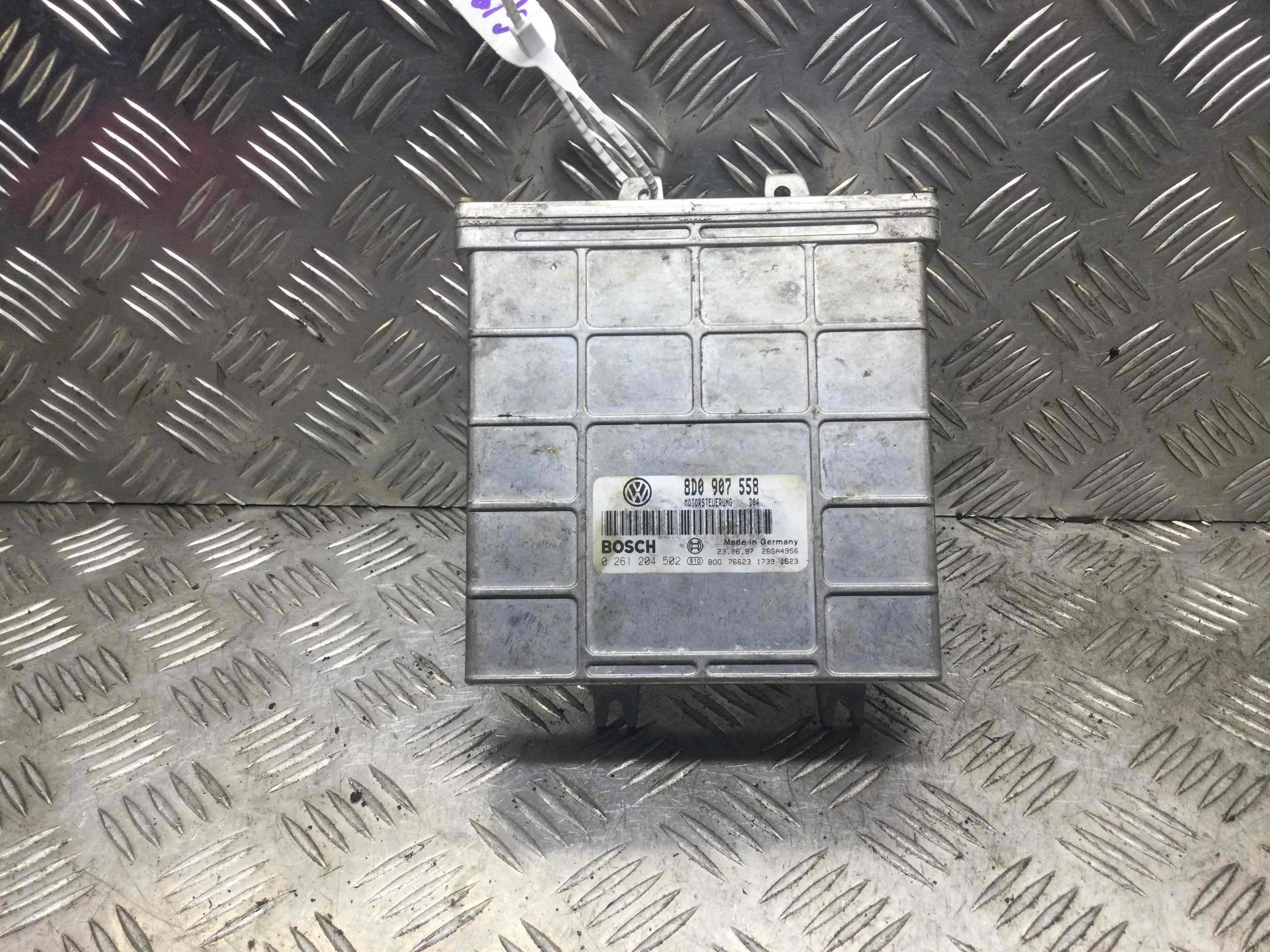 Блок управления двигателем Volkswagen Passat B5 (1996-2000) бензин 1.6 i Механика Универсал