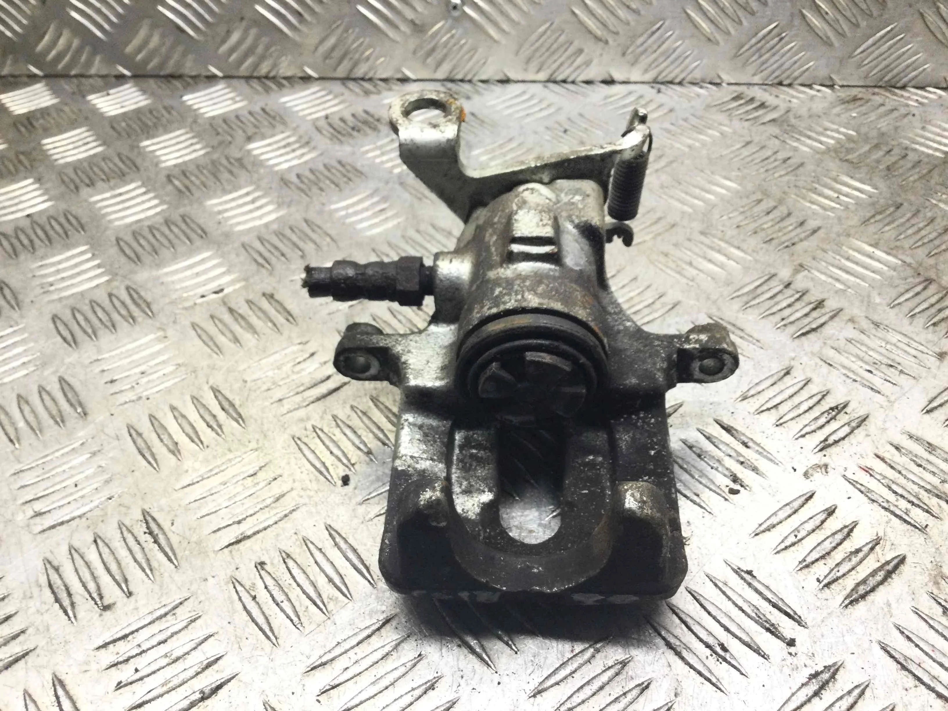 Суппорт задний правый Volkswagen Passat B5 (1996-2000) дизель 1.9 TDI Механика Универсал