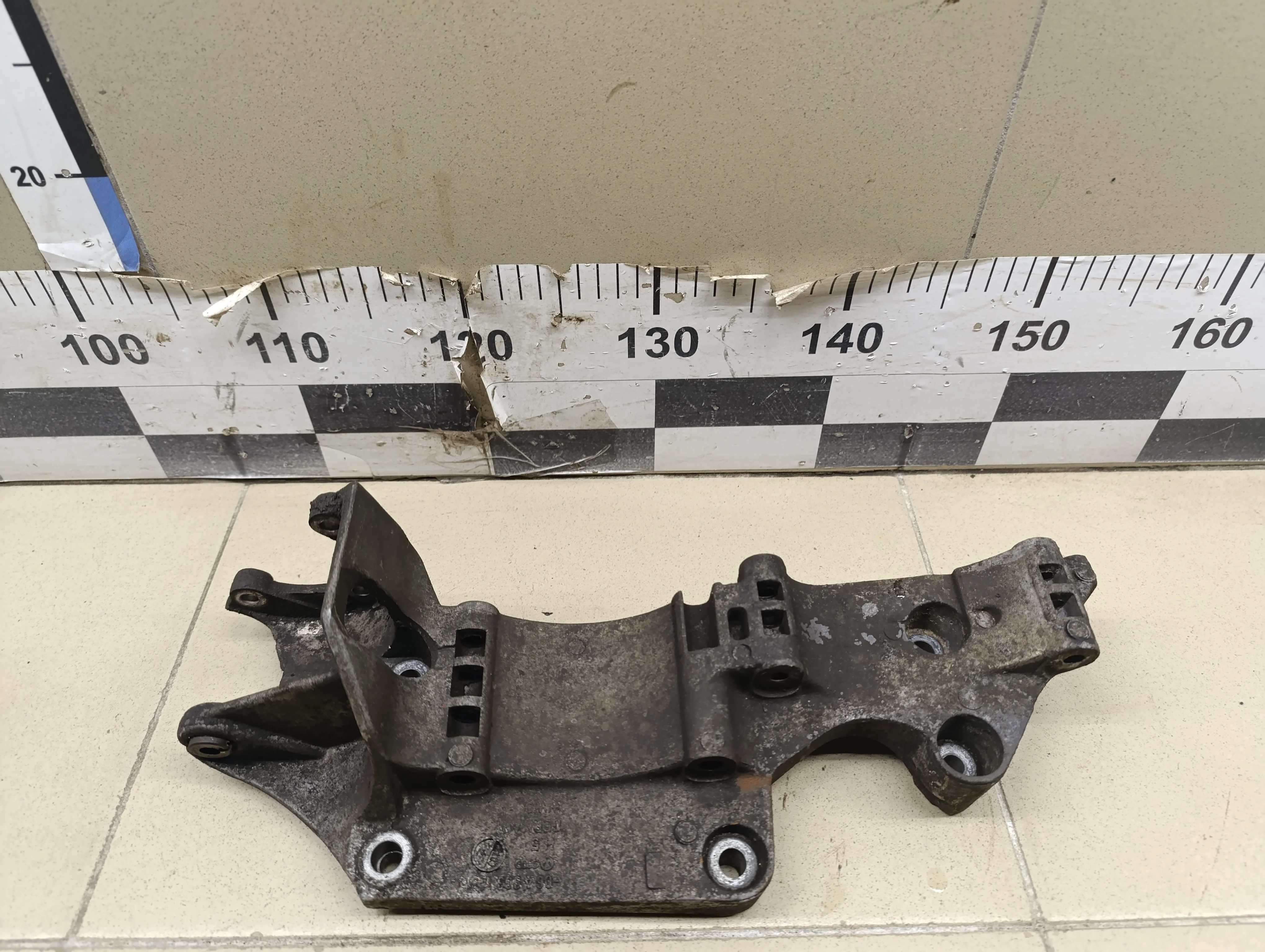 Кронштейн генератора Octavia 1997-2000