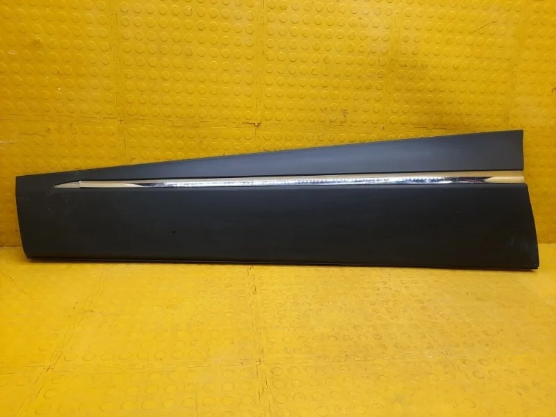 Накладка двери Renault Kaptur 2017 808217567R REA H4M429, передняя левая