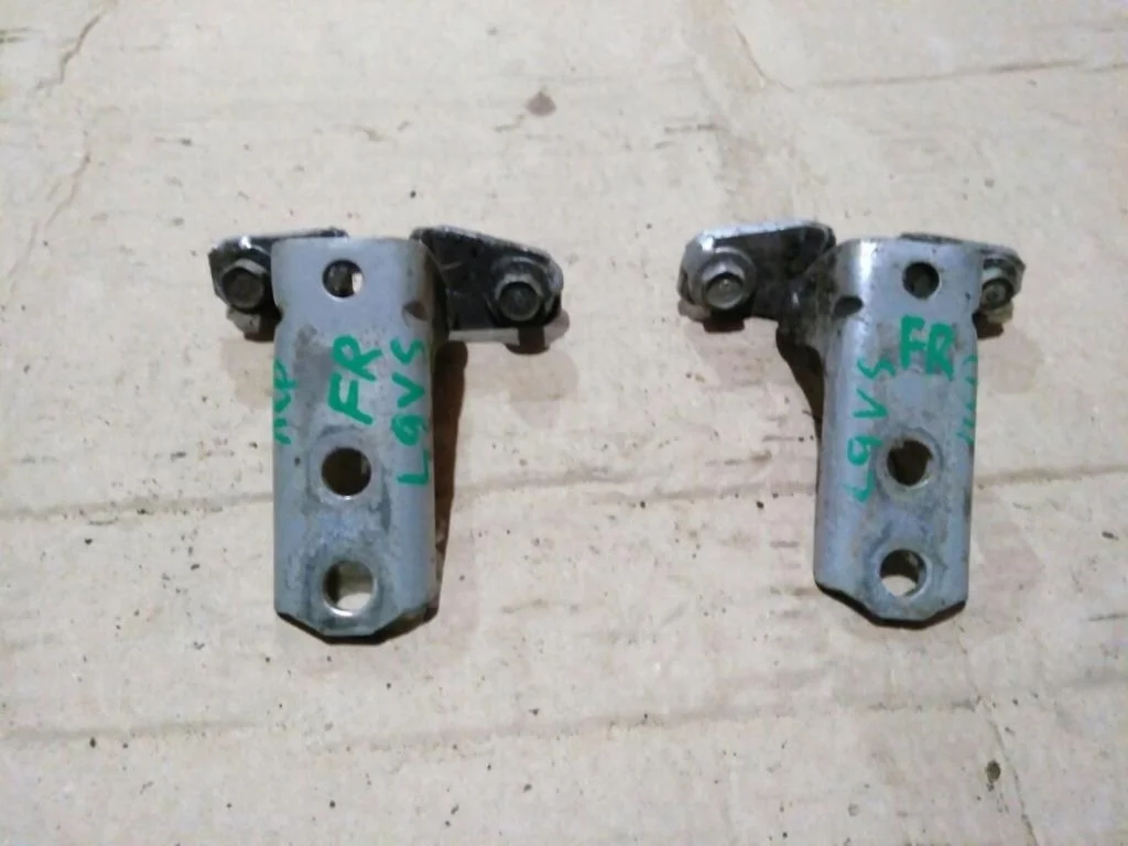 Б.у. петля двери MITSUBISHI LANCER CS3A MITSUBISHI LANCER CS3A