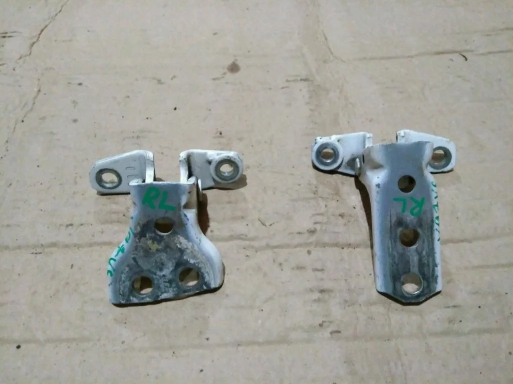 Б.у. петля двери MITSUBISHI PAJERO V97W MITSUBISHI PAJERO V97W