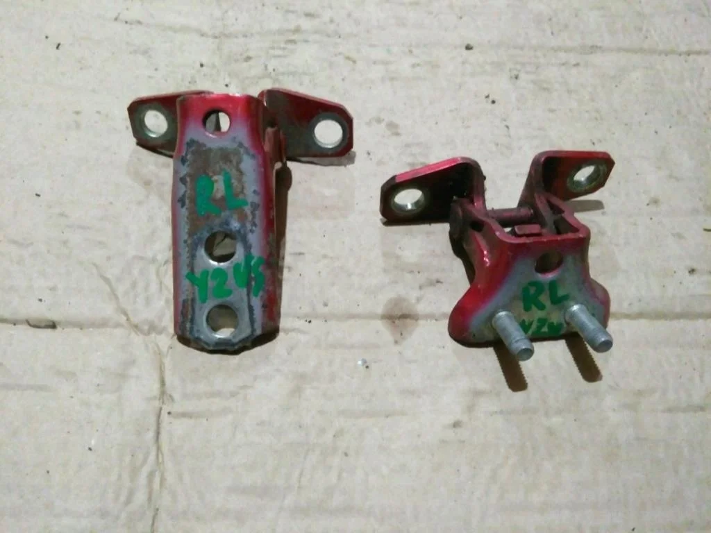 Б.у. петля двери MITSUBISHI LANCER CY2A MITSUBISHI LANCER CY2A